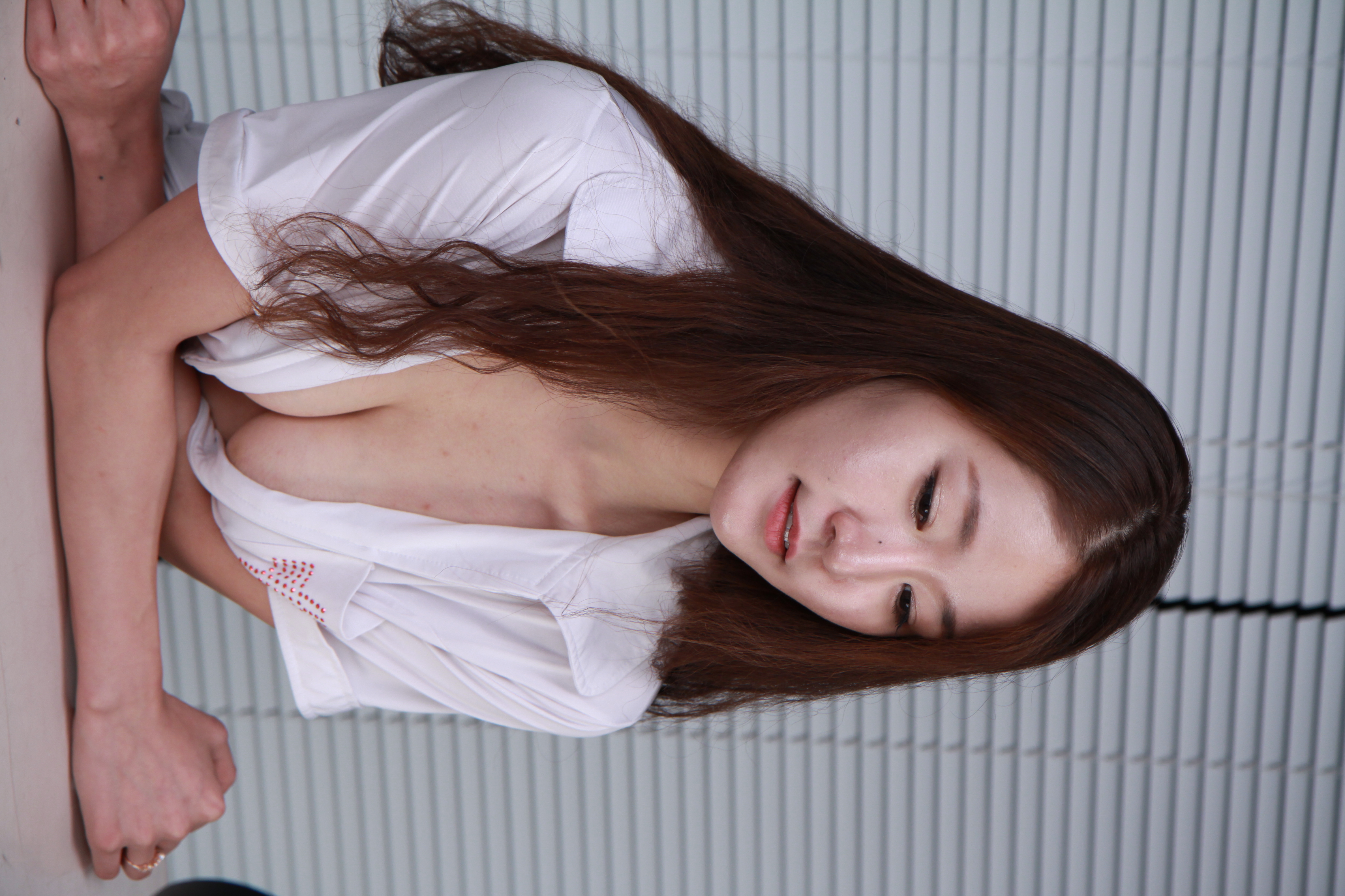 미분류 / 수정 901장(연 ST)(가슴 조금 노출)